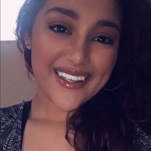 Meet your Posher, Devyn-julia